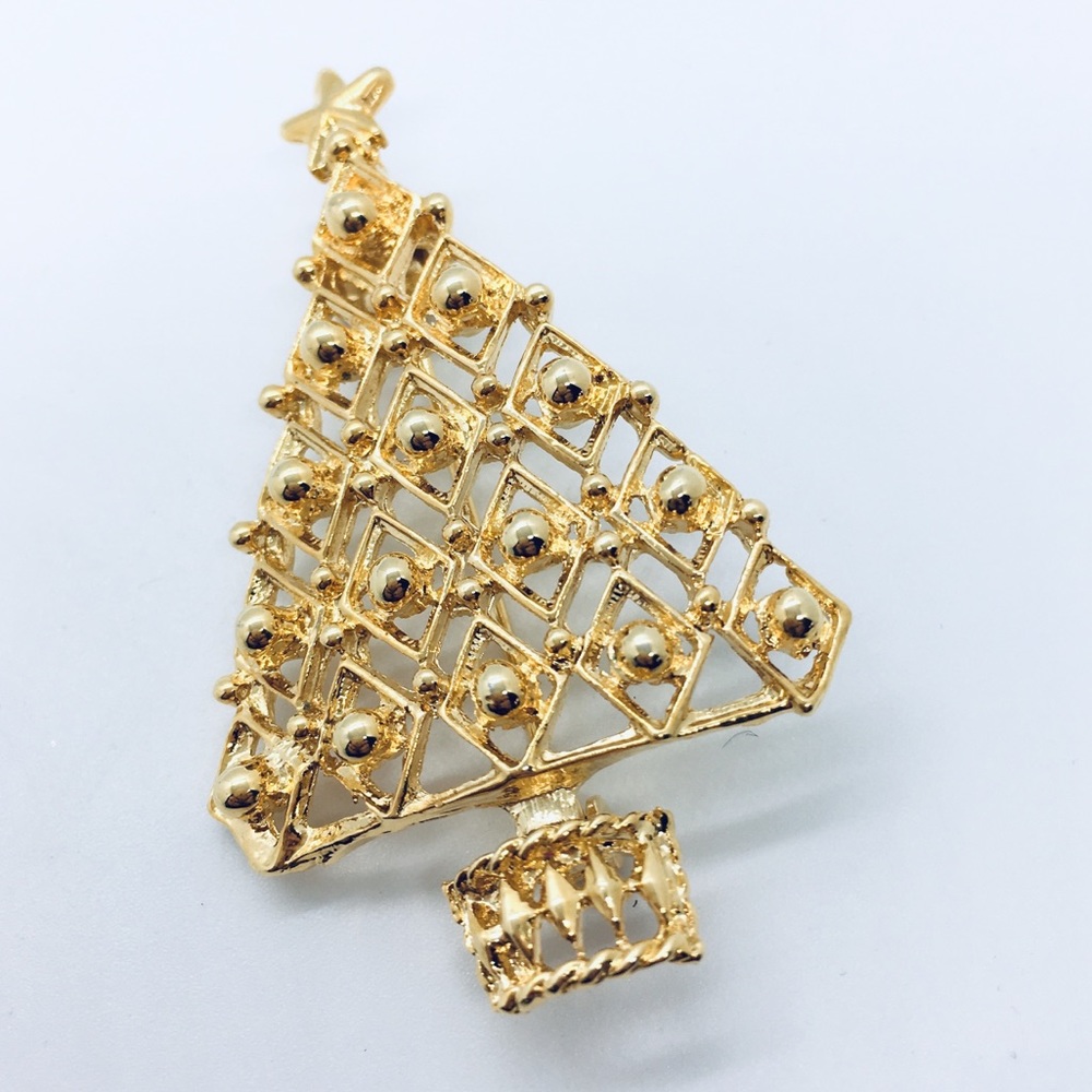 Vintage Christmas Tree Brooch Goldtone